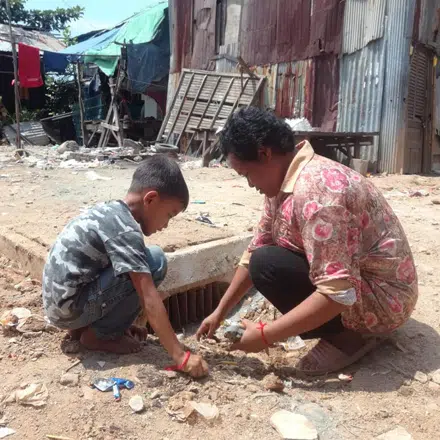 Dans les bidonvilles de Phnom Penh, le combat contre la précarité prend de l’ampleur !
