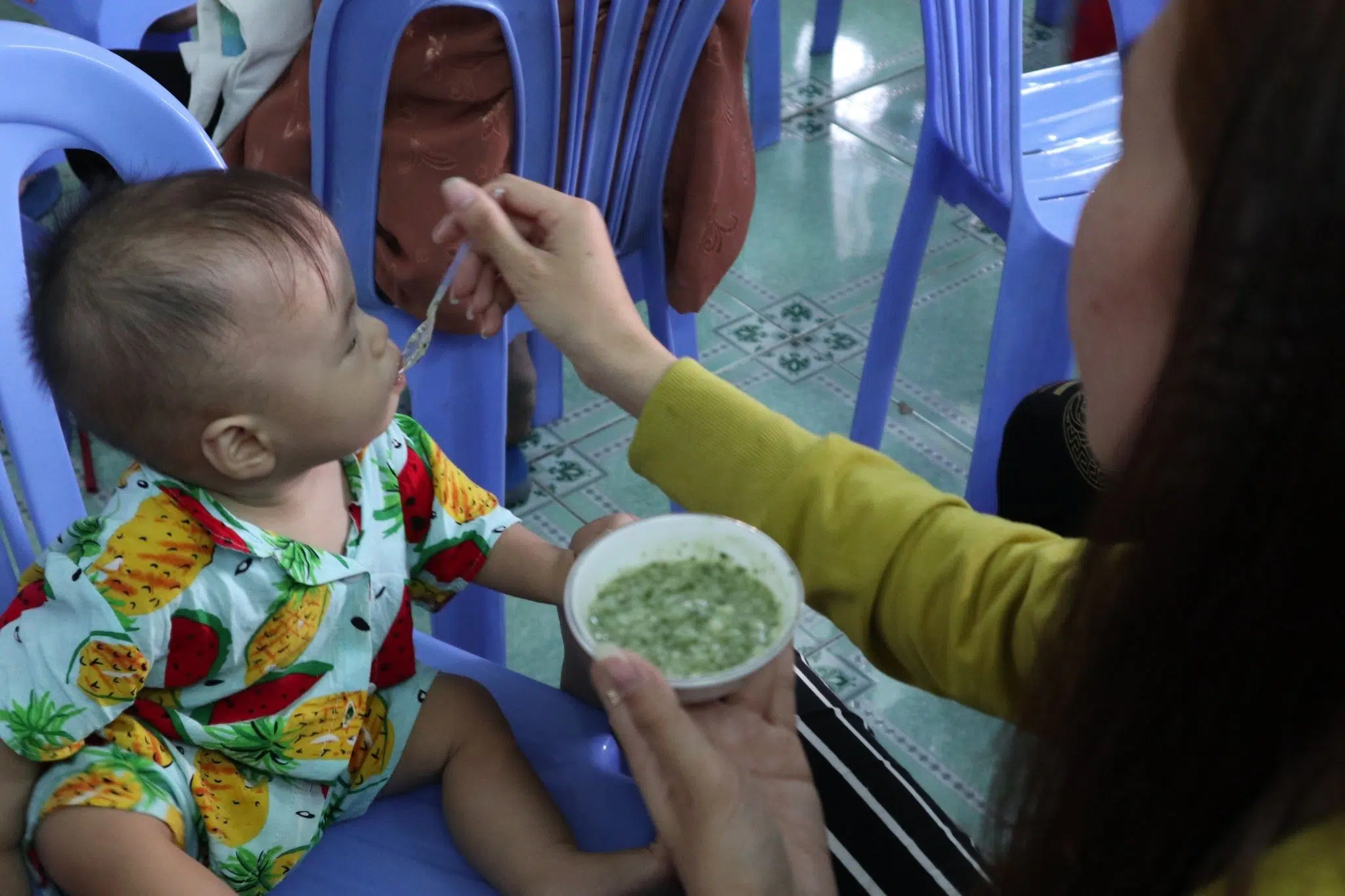 Un bébé suivi dans les ateliers nutrition organisés par Planète Enfants & Développement