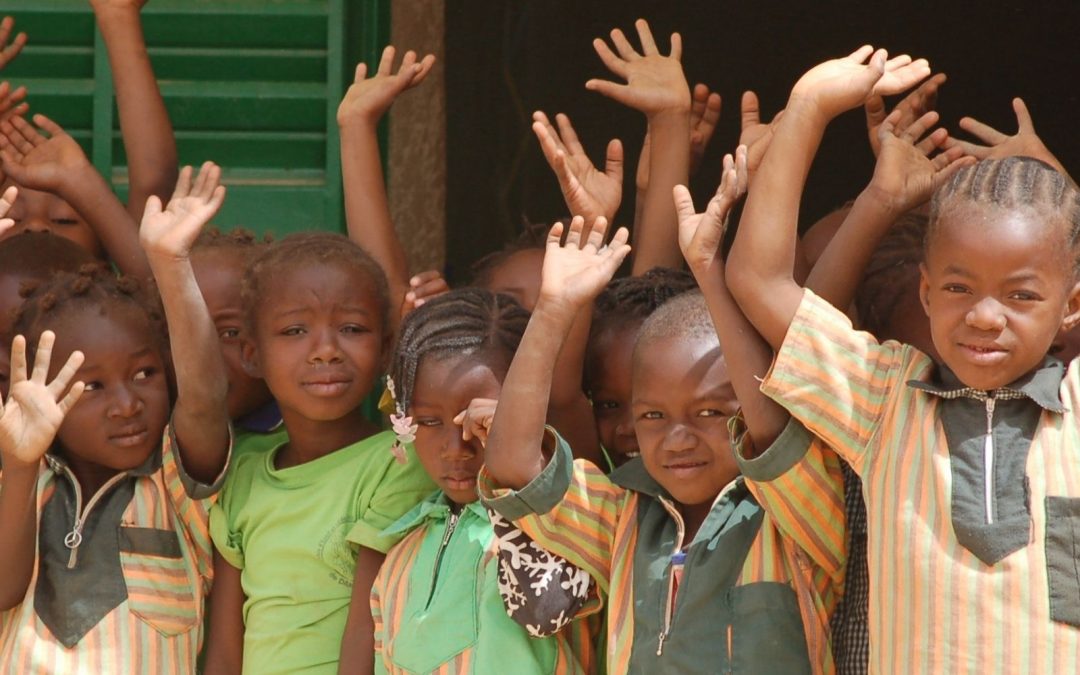 Groupe d'enfants en maternelle au Burkina Faso