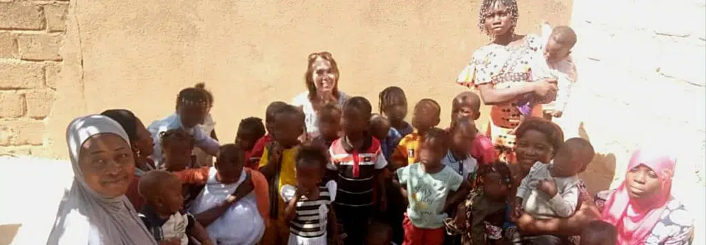 Une assistante maternelle au Burkina Faso