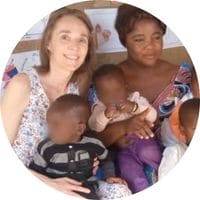 Veronique Jenn-Treyer et une assistante maternelle au Burkina Faso assistantes maternelles au Burkina Faso