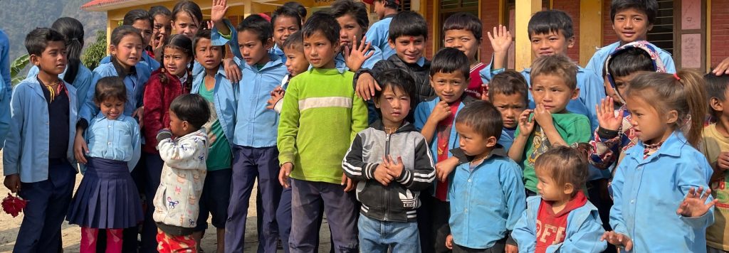 Enfants à l'école au Népal