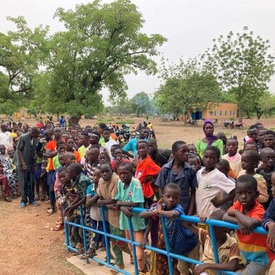 Elèves dans la cours du collège de Koubri au Burkina Faso