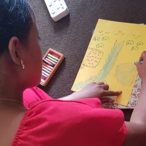 Séance d'art thérapie au Népal avec des femmes victimes d'exploitation