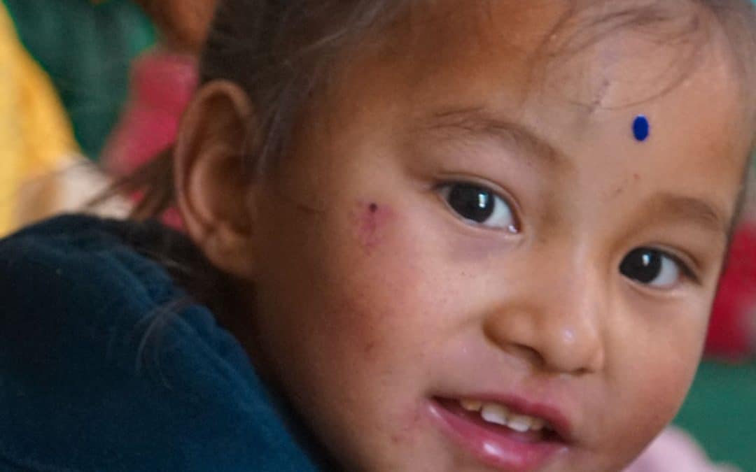 Petite fille au Népal