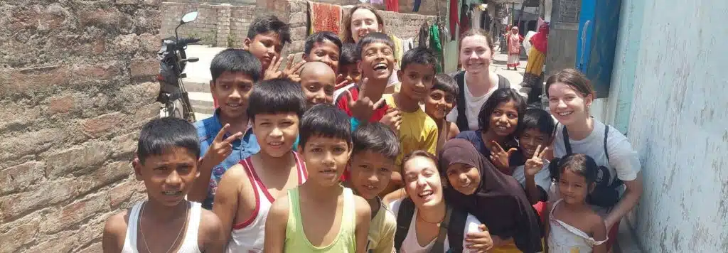 4 students volunteer in India