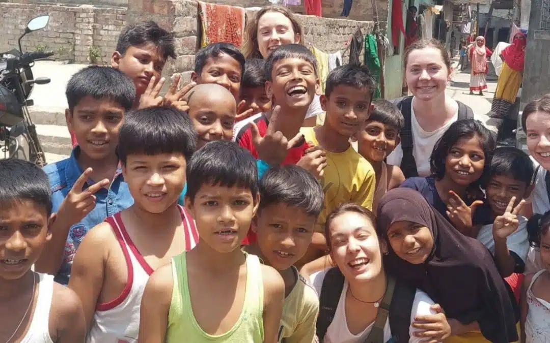 4 students volunteer in India