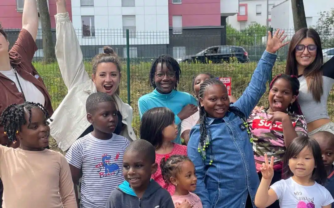 un groupe d'enfants en atelier en 2024