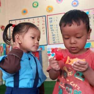 Des élèves de maternelle au Népal