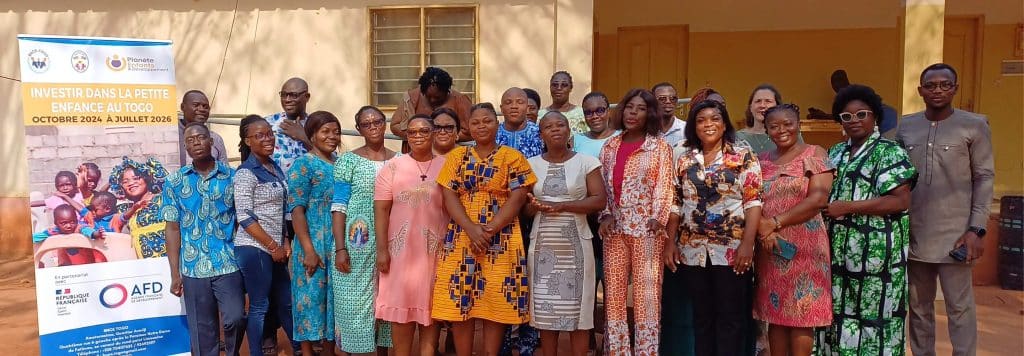 Le premier groupe de femmes et d'hommes formé au métier d'assistante maternelle au Togo
