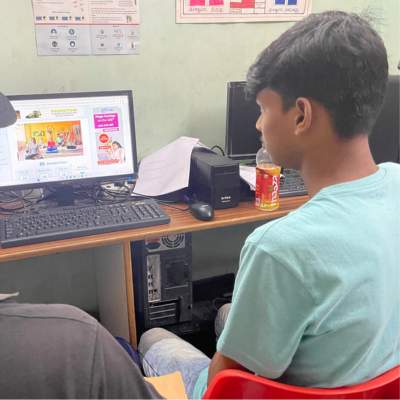 Jeunes en formation informatique en Inde