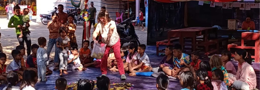 Volunteer workshop in camps for displaced persons