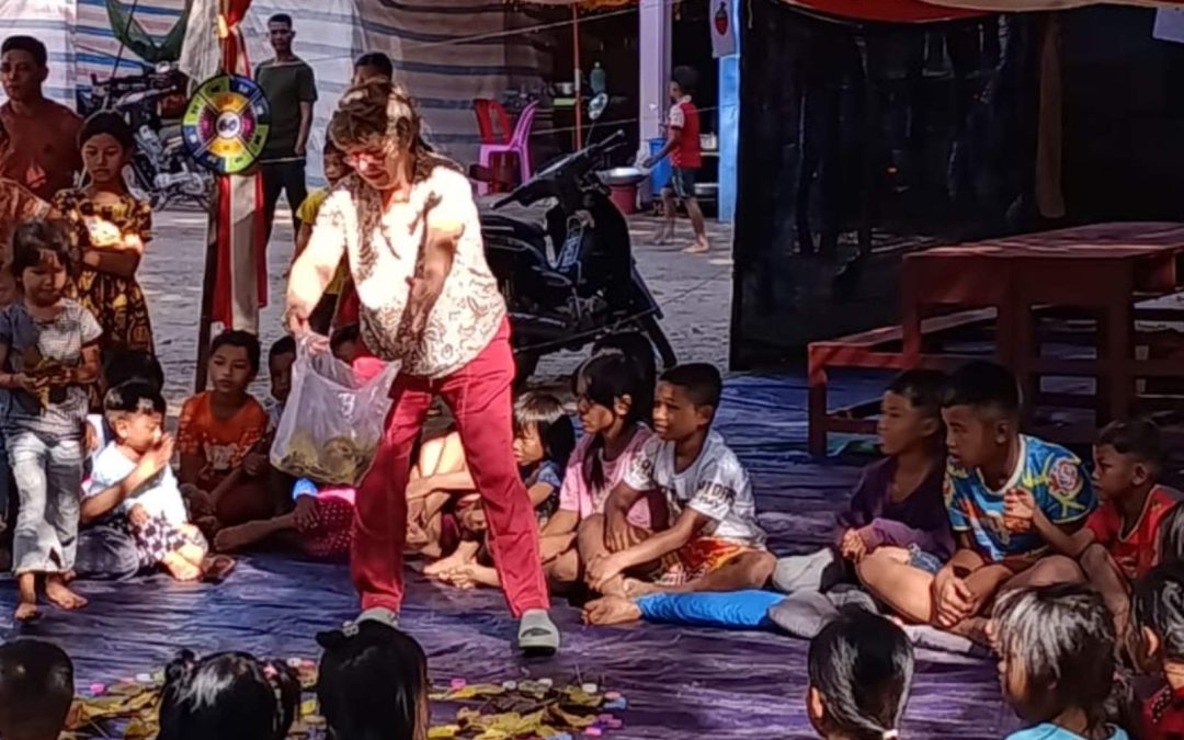 Volunteer workshop in camps for displaced persons