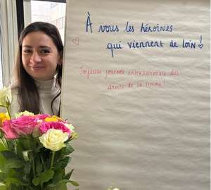 Sophie sur le terrain à l'occasion de la journée du droit des femmes