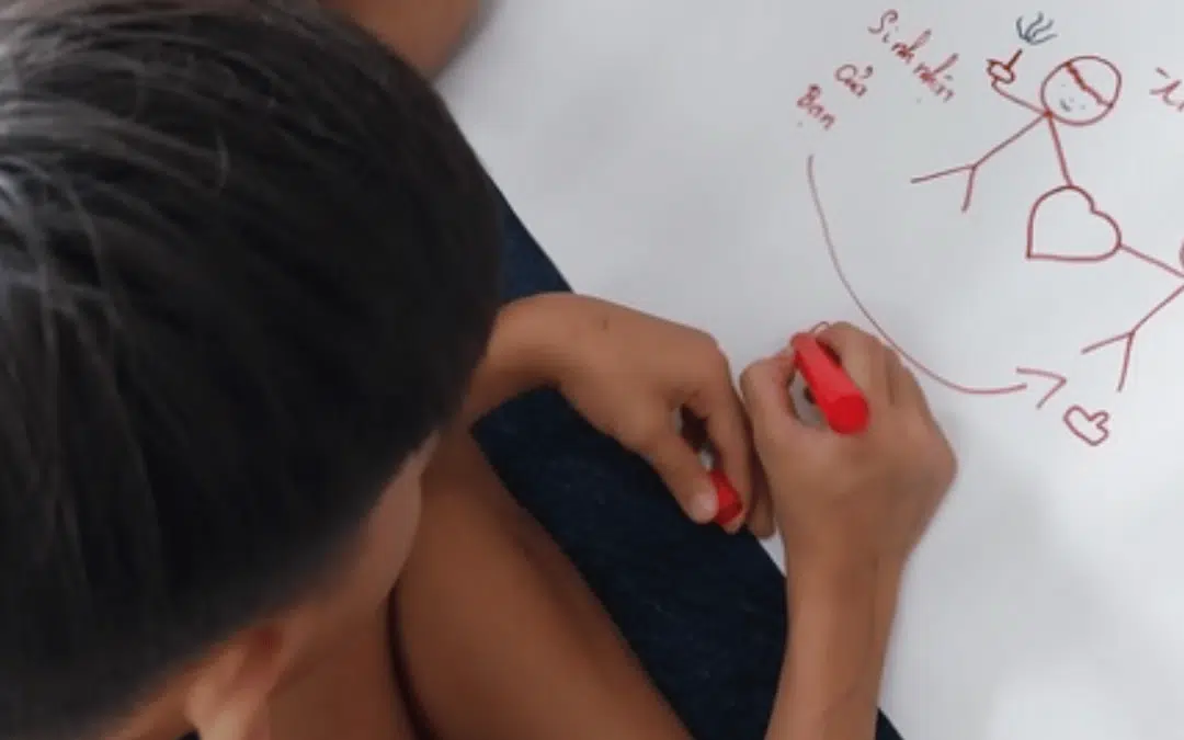 Enfant qui dessine