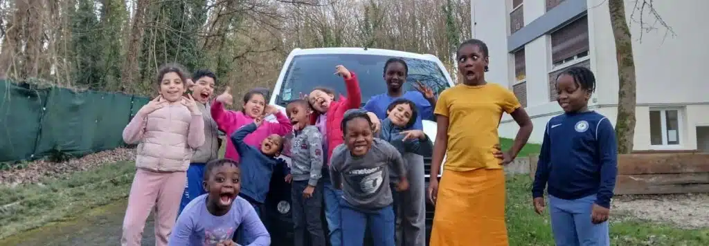 Des enfants des ateliers Chemins d'Enfances